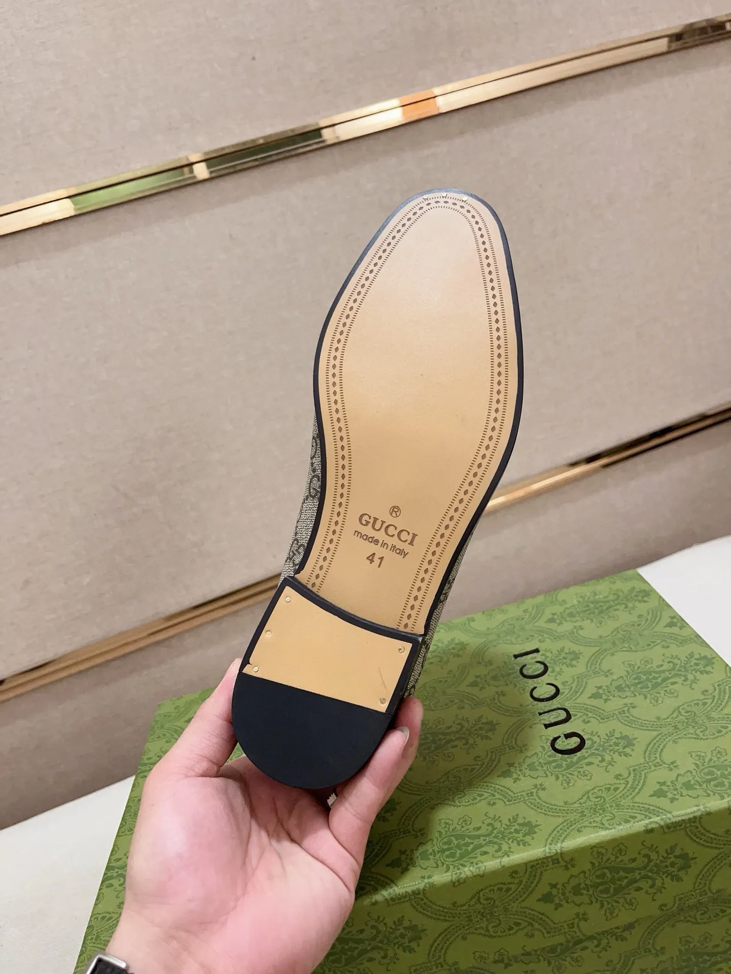Men's shoes 💰: 520💰 (GUCCI) New product series ss hot new products 💢 💠 Casual suit shoes 👞, top imported materials Upper hardware buckles and shoe side logos, insoles and soles with brand logos 💠 💎 Upper: imported PVC material 100% 💎 Lining: cowhide/100% 💎Feet: cowhide/100% 💎Sole: rubber/100% 💎SIZE: 38 39 40 41 42 43 44 Can be customized 45